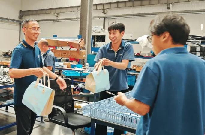 送清涼，傳真情 | 致敬高溫下的堅(jiān)守！